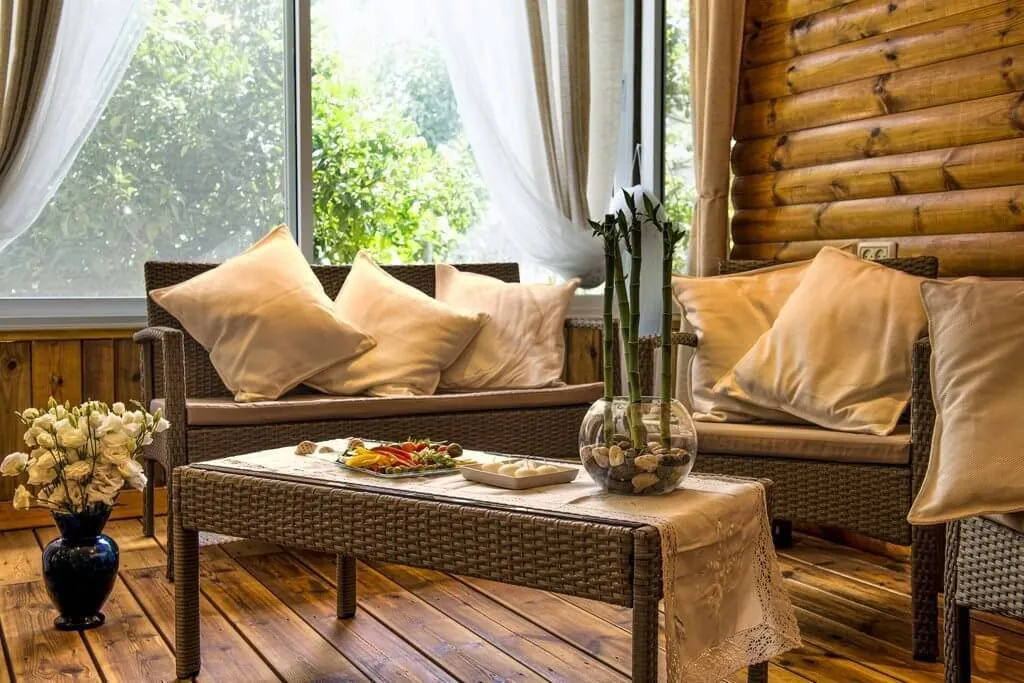 Guest lounge at Kessem Bamaga private spa, Or Yehuda